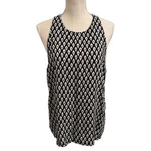 Black and White Geometric Sleeveless Blouse